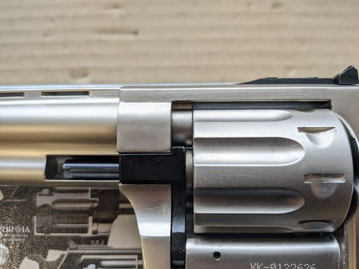 Револьвер під патрон Флобера Zbroia Profi 4.5 сатин пластик - 4